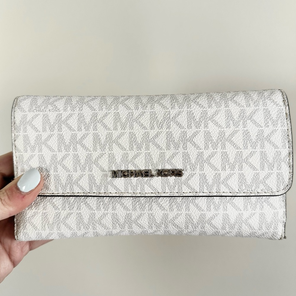 Michael Kors Jet Set Travel Trifold Signature Wallet in color bright white